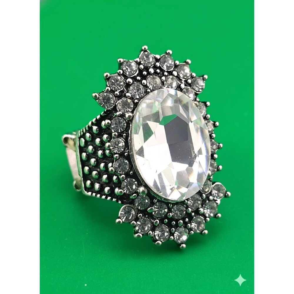 Paparazzi Cocktail Ring Clear Faceted Glass Focal & Rhinestones Silver Tone